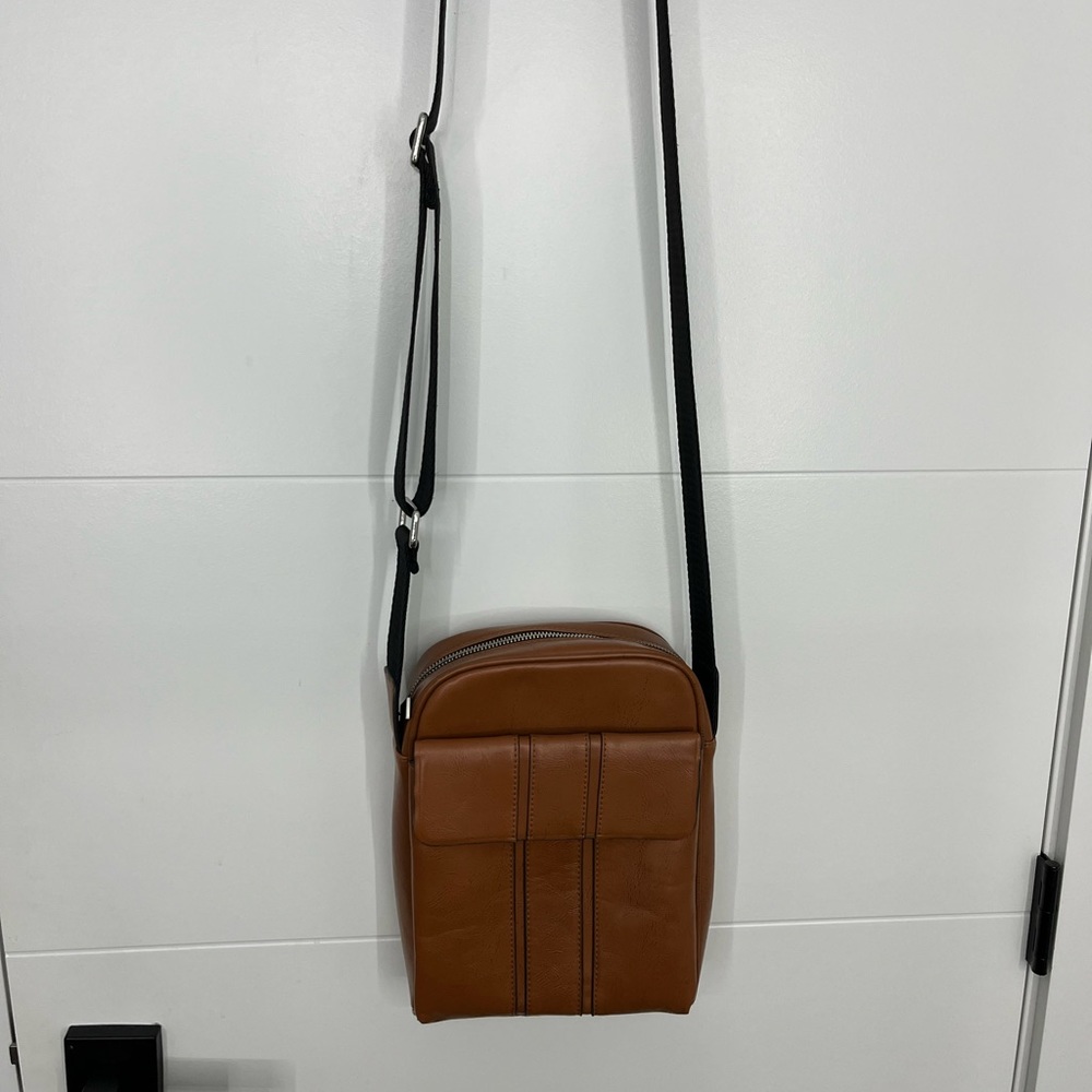 Leather travel bag